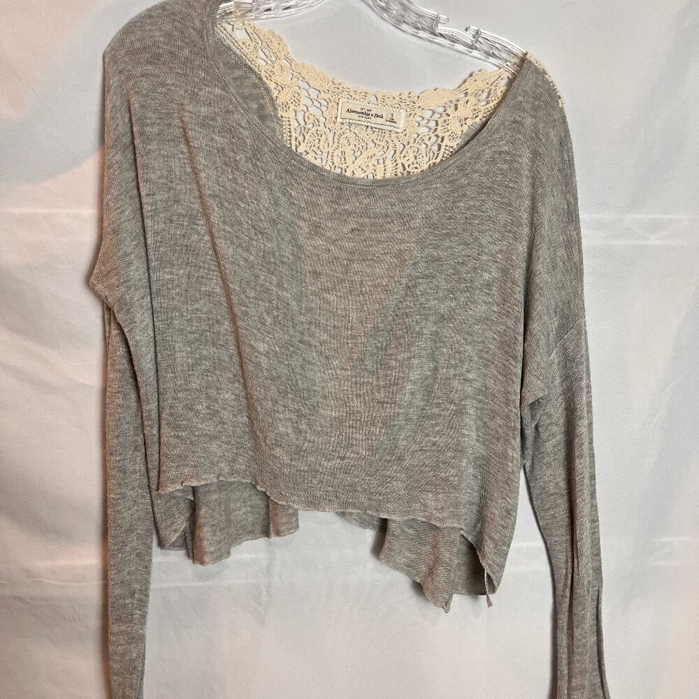 Women's A & F Long sleeve lace embellished grey crop top Size S